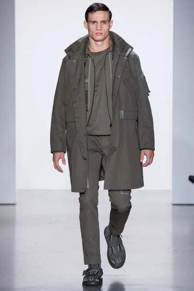 Look 17